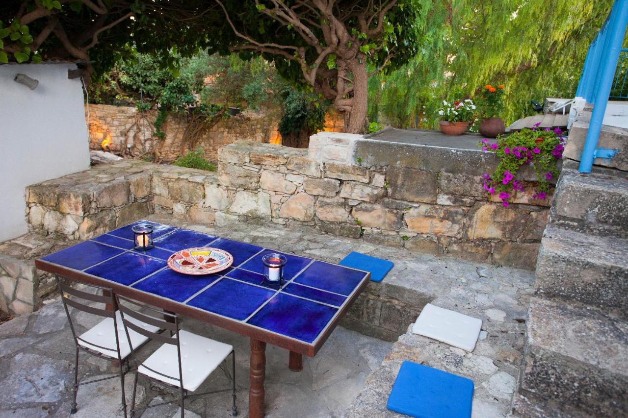 Cecilias Courtyard Guest House Malia ภายนอก รูปภาพ