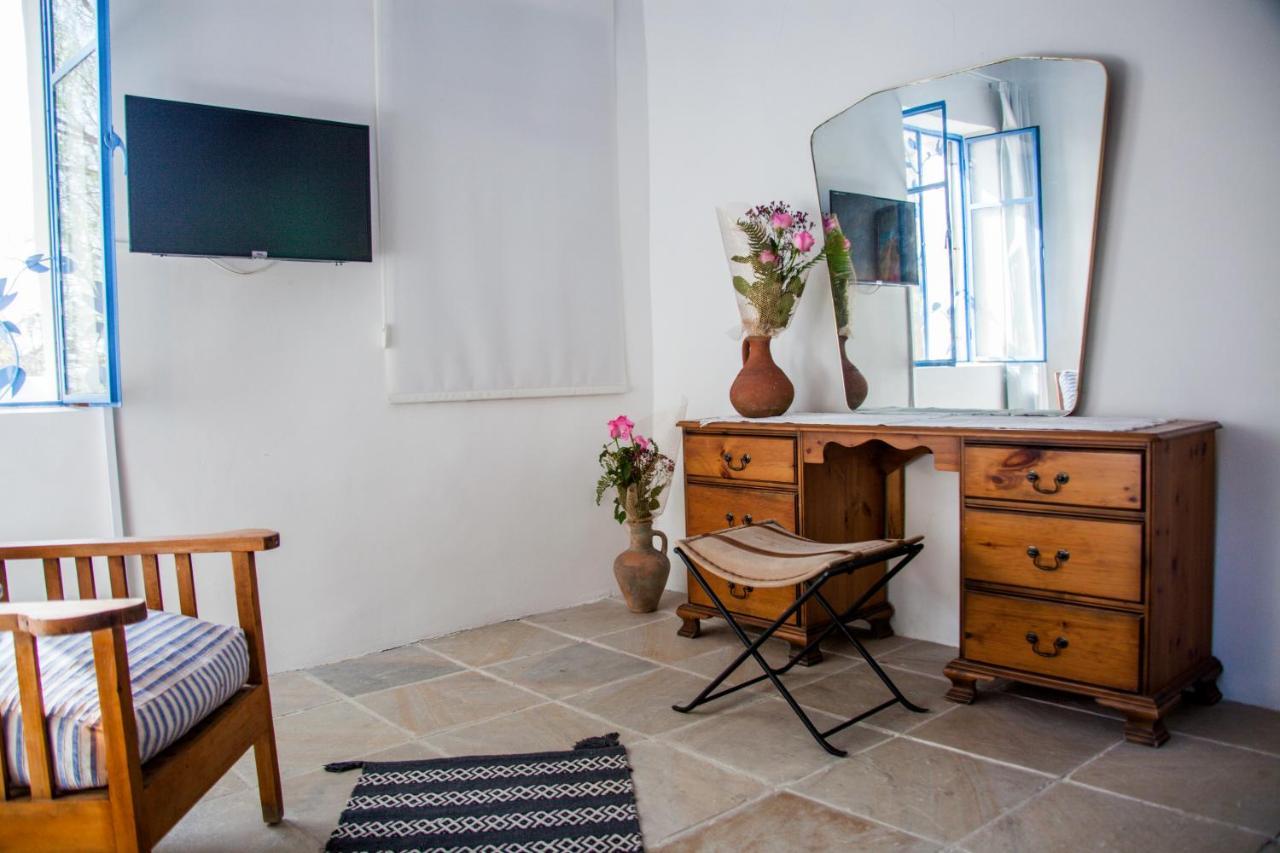 Cecilias Courtyard Guest House Malia ภายนอก รูปภาพ