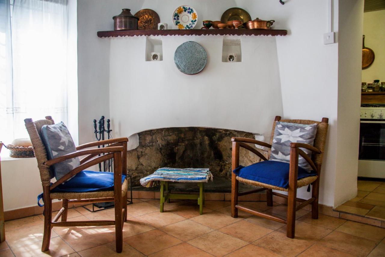 Cecilias Courtyard Guest House Malia ภายนอก รูปภาพ