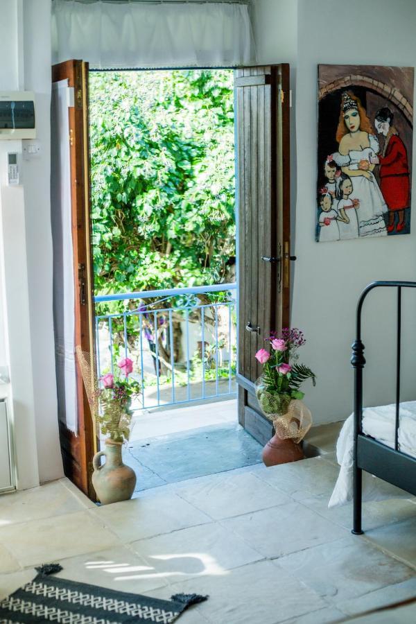 Cecilias Courtyard Guest House Malia ภายนอก รูปภาพ