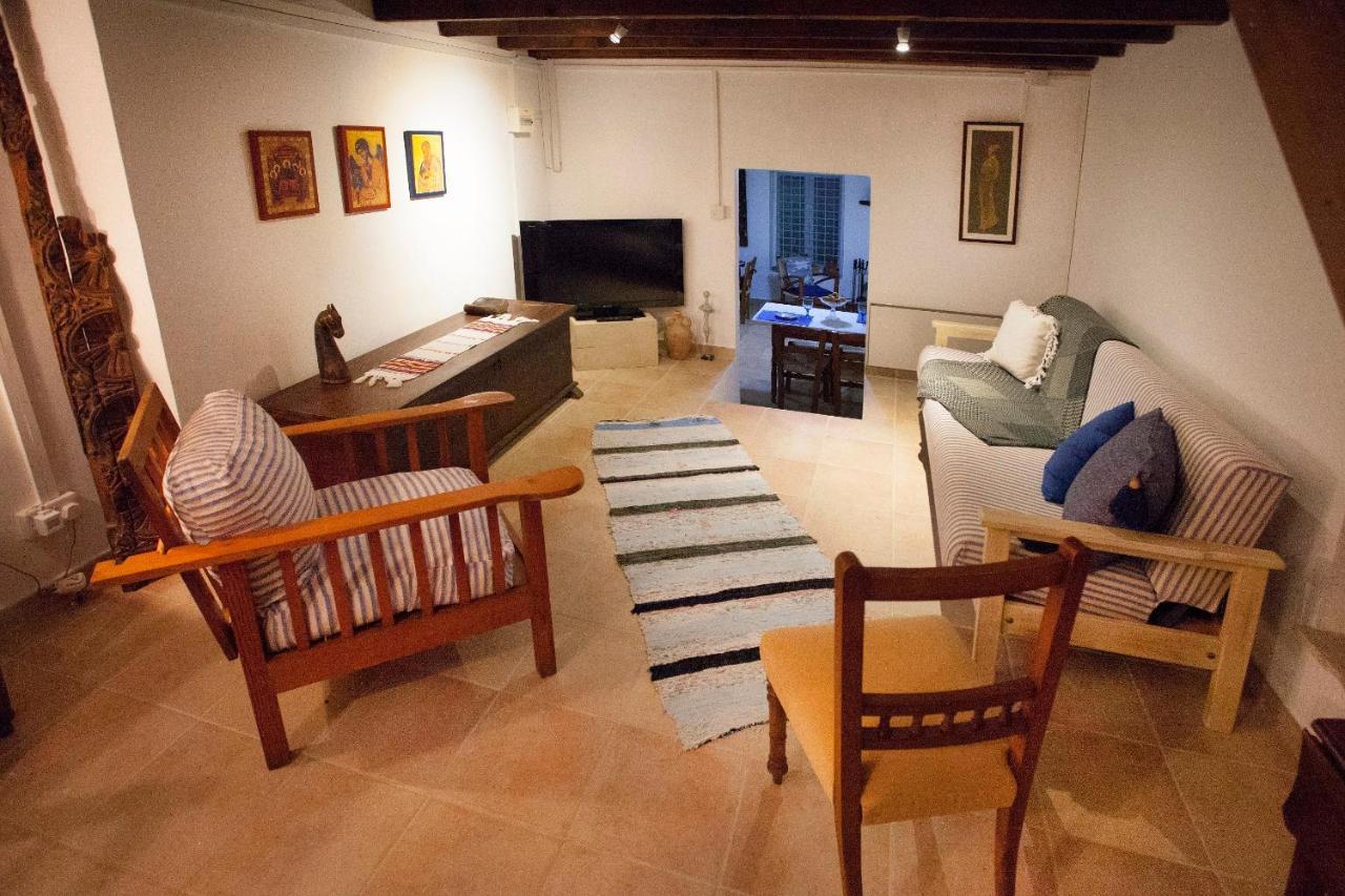 Cecilias Courtyard Guest House Malia ภายนอก รูปภาพ