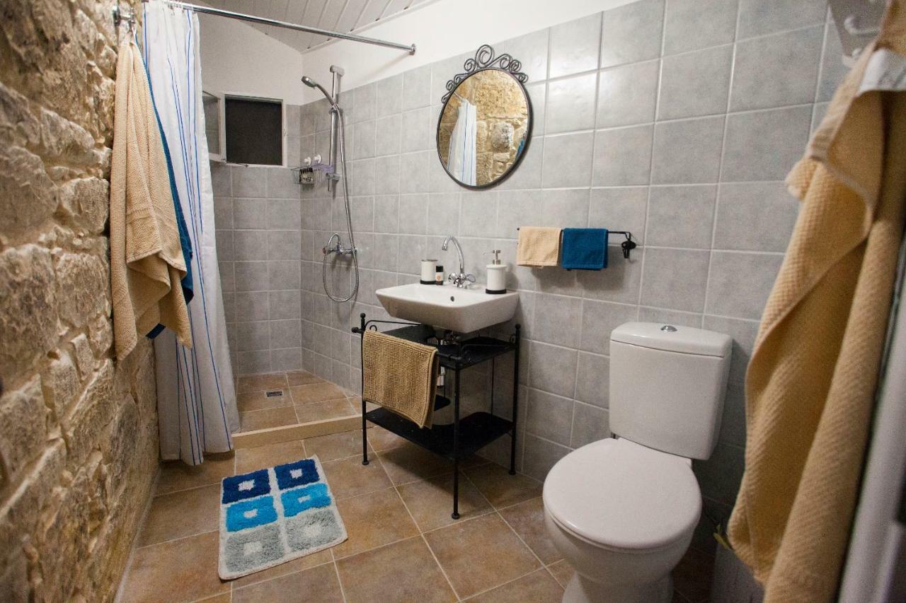 Cecilias Courtyard Guest House Malia ภายนอก รูปภาพ