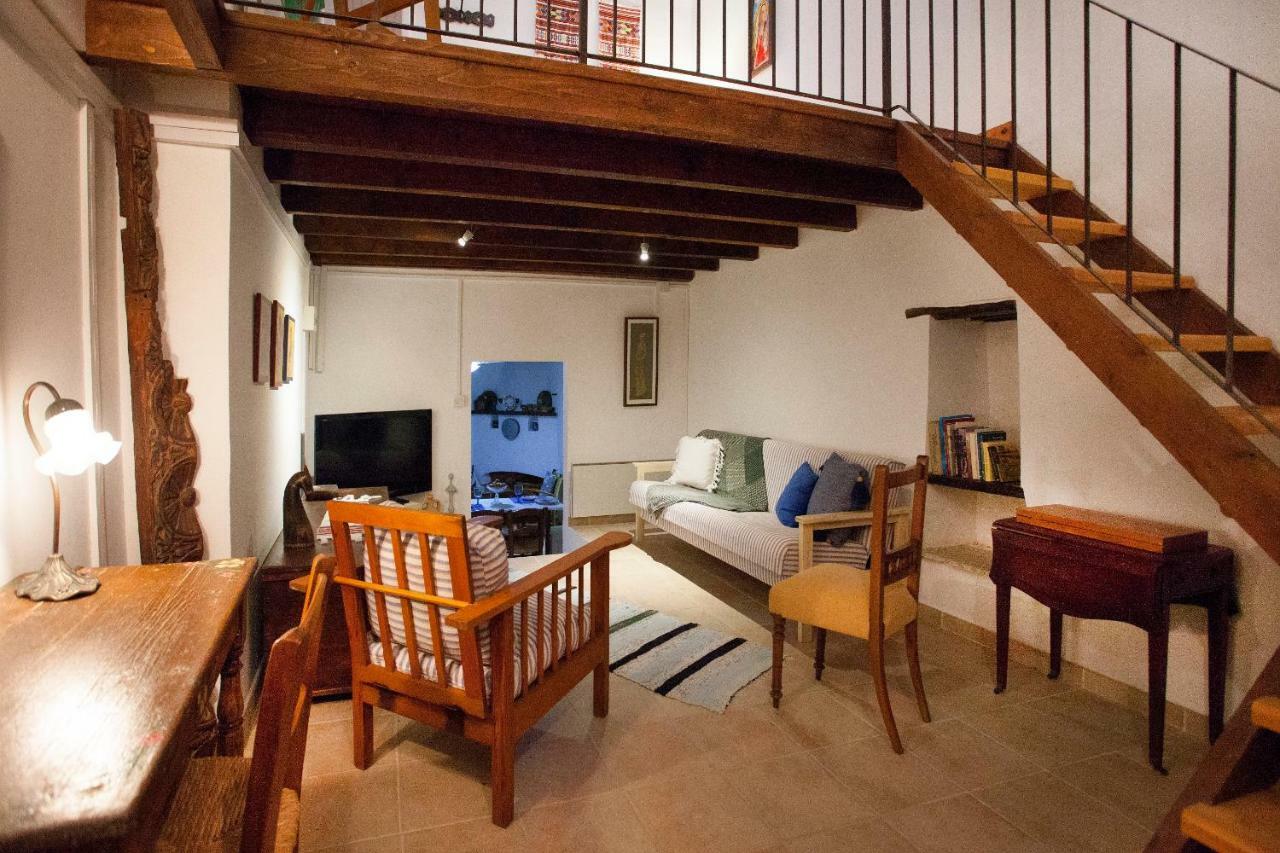 Cecilias Courtyard Guest House Malia ภายนอก รูปภาพ