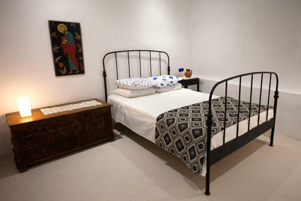 Cecilias Courtyard Guest House Malia ภายนอก รูปภาพ