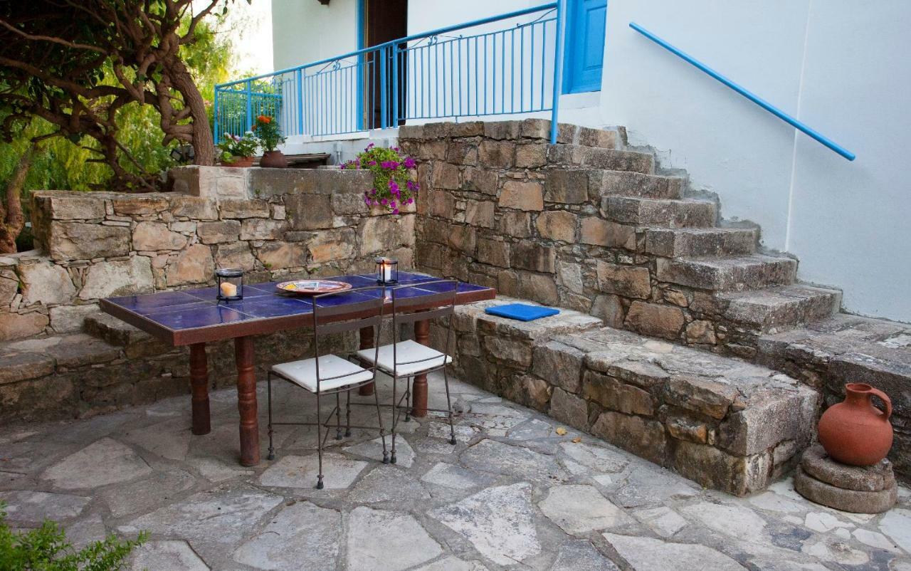 Cecilias Courtyard Guest House Malia ภายนอก รูปภาพ