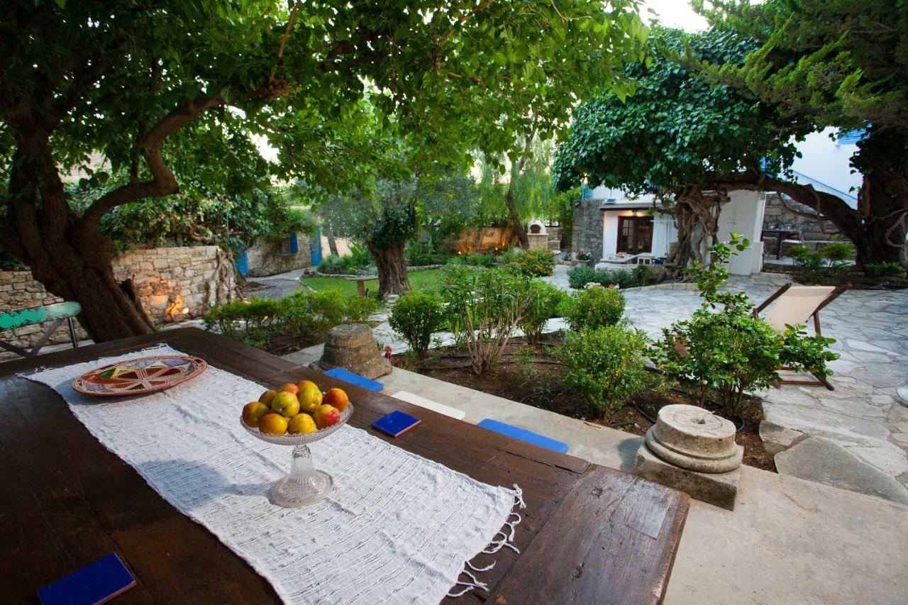 Cecilias Courtyard Guest House Malia ภายนอก รูปภาพ