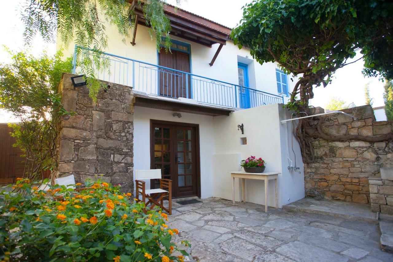 Cecilias Courtyard Guest House Malia ภายนอก รูปภาพ